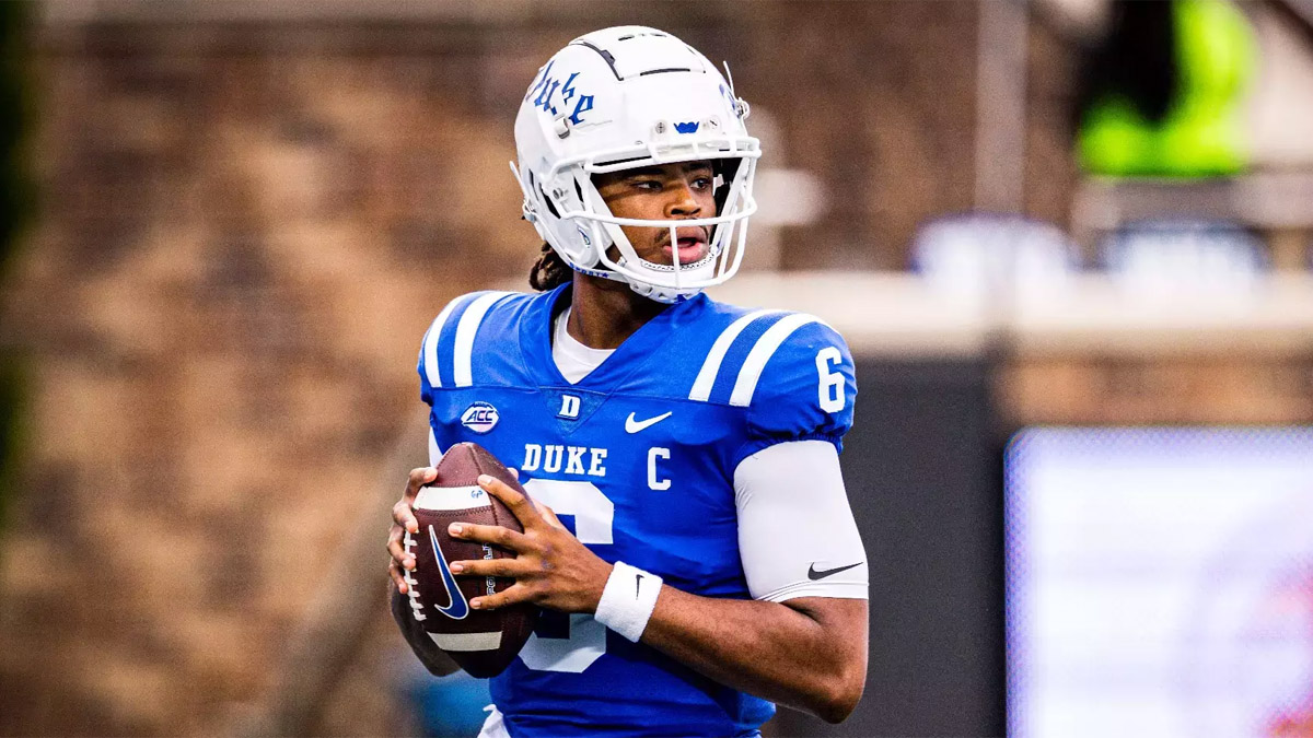 Duke football quarterback Maalik Murphy drops back to pass in a 2024 game.